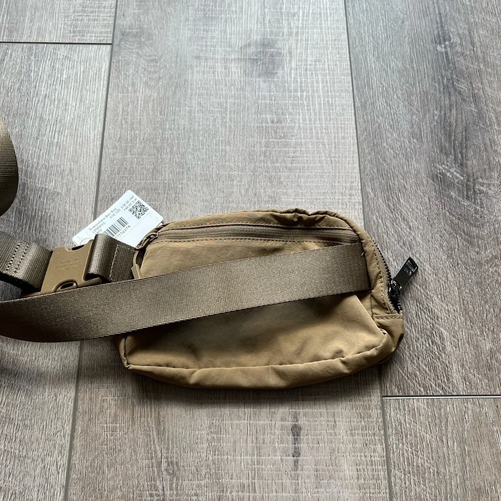 Lululemon OG Everywhere Belt Bag 1L in Artifact
